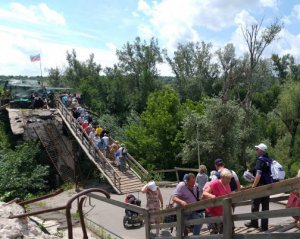 Українці розпочали будівництво мосту в Станиці Луганській