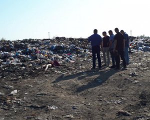 З&#039;ясували особу жінки, яку знайшли вбитою на сміттєзвалищі