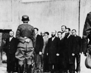 Від страти випадково вціліли лише 15 людей
