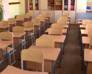 Парти для учнів за завищеною ціною закупили у Фурсівській ОТГ