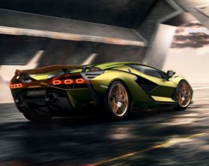 Новый гибрид Lamborghini стал самой мощной машиной марки