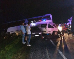 В тройную аварию попал автобус с детьми: пострадали 14 человек