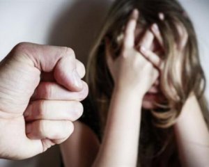 На Київщині зґвалтували 15-річну дівчину