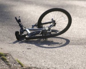 Снес пешеходов, убил велосипедиста и погиб сам: ДТП на трассе