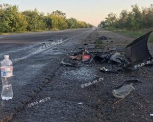 ВАЗ перетворився на місиво: відео перших хвилин після смертельного зіткнення на трасі