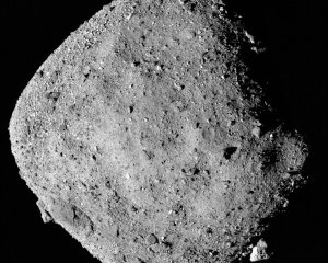 В NASA показали полет над астероидом Бенну