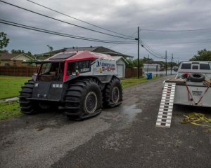 Український всюдихід рятує постраждалих від буревію &quot;Доріан&quot; в Америці