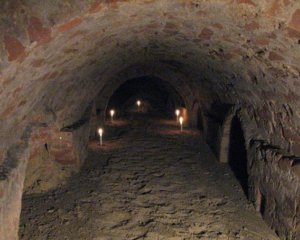 Показали давні підземелля, які знайшли селяни