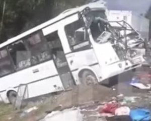 У Росії вантажівка протаранила автобус, багато загиблих та постраждалих