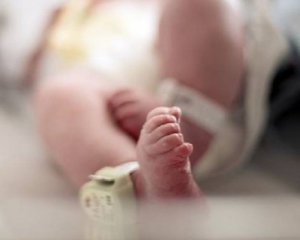 Забрали из свалки: 12-летняя девочка родила ребенка