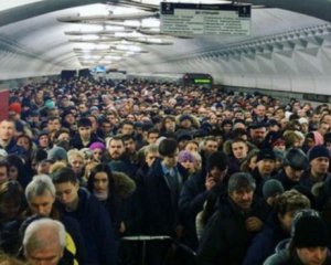Сегодня могут ограничить работу трех станций киевского метро
