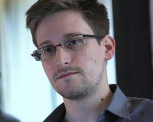 Сноуден намагається втекти з Росії