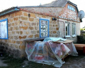 Безкоштовно, але гуртом - волонтери в Нових Санжарах ремонтують хати