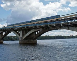 В Киеве перекрыли мост Метро