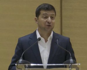 Зеленський відкрив конференцію жартом про IPhone