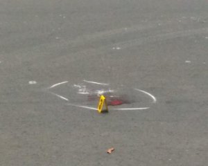 На трасі ДТП із вантажівками: одна з них перекинулася і загорілася