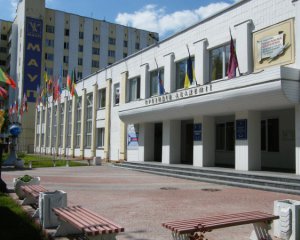 Викладач виганяв із лекції за українську мову