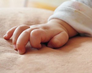 Женщина родила и выбросила младенца: тело ищут