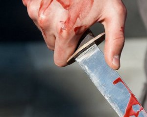 Мужчина во время ссоры напал с ножом на своих друзей