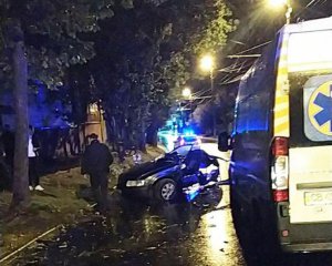 Столкнулись с деревом: в ДТП погибли 4 подростка