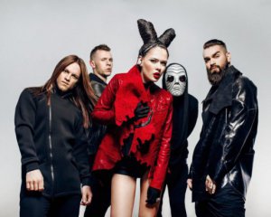 Сукня у вогні та море крові: The Hardkiss презентували новий кліп на пісню &quot;Жива&quot;