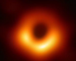 Показали унікальне відео, як чорна діра розриває зірку