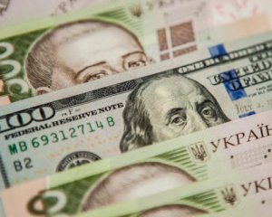 Доллар сдает позиции на межбанке