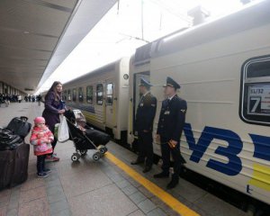 Укрзалізницю хочуть поділити на три частини