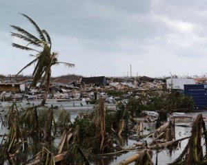Після потужного урагану досі шукають безвісти зниклих 600 людей