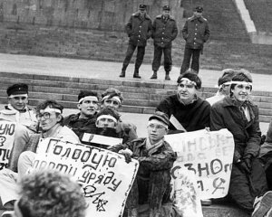 Студенти встановили на Майдані намети
