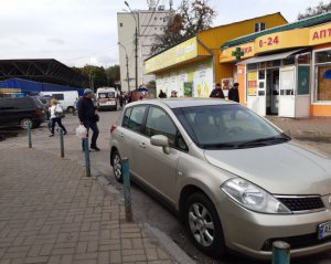 Неправильно припаркованные машины заберут эвакуатором
