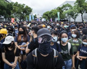 Влада хоче заборонити протестувальникам носити маски
