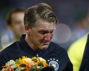 Легендарный немецкий футболист завершил карьеру