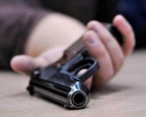 У відділі поліції знайшли інспектора з простреленою головою