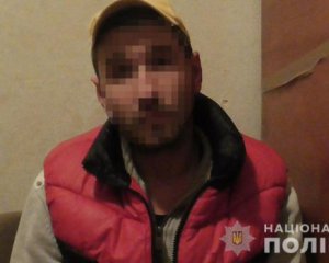 У столичному парку голий чоловік чіплявся до 14-річної дівчини