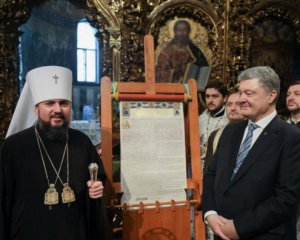 Порошенко вітає з Лондона рішення ПЦ Елади про визнання ПЦУ