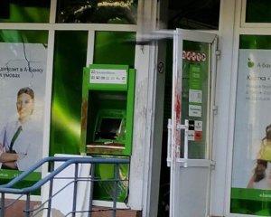 Невідомі підірвали банкомат, щоб обікрасти