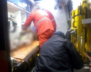 Померла 25-річна жінка, яку пошматували  собаки