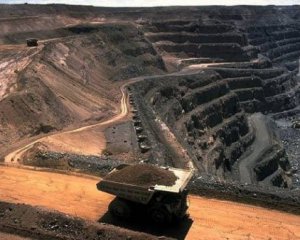 Законопроект об увеличении ренты на добычу руды действует в интересах России - Волынец