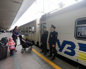 Укрзализныця запустила 12 дополнительных поездов