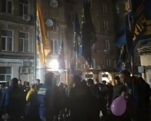 Нацкорпус влаштував мітинг біля суду, де обирають запобіжний захід Гладковському