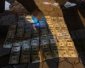 Полицейских задержали на взятке $5 тыс.