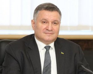 Аваков вступився за "Азов": Намагаються дискредитувати, бо гарно воюють