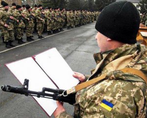 Президент може відновити військовий призов із 18 років