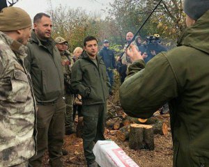 Зеленський приїхав на передову: відео словесної перепалки