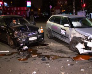 Таксисты устроили кровавую аварию - четверо пострадавших