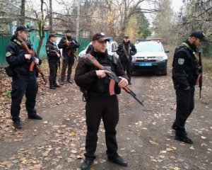 Полиция прибыла выселять &quot;Азов&quot; из Золотого-4