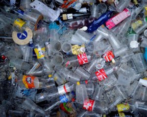 Які світові бренди найбільше забруднюють довкілля пластиком