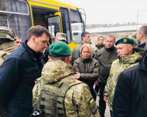 &quot;Відсутність черг і незручностей&quot; - Гончарук побував на КПВВ Донбасу