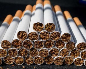 Крупнейший производитель сигарет прекращает работу: чем это грозит экономике Украины